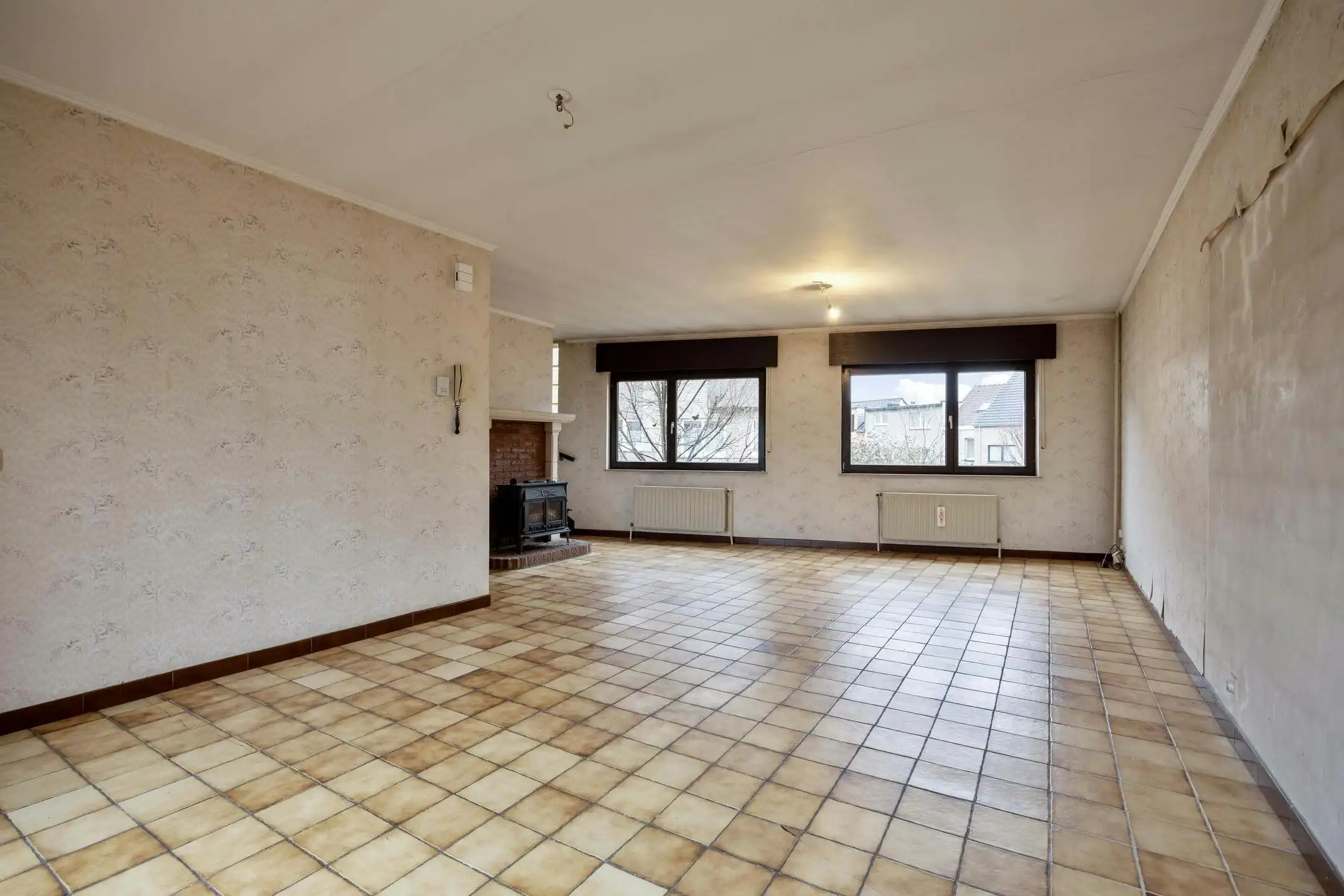 Op te frissen gezinswoning met inpandige garage en tuin op toplocatie in Strombeek! foto 6