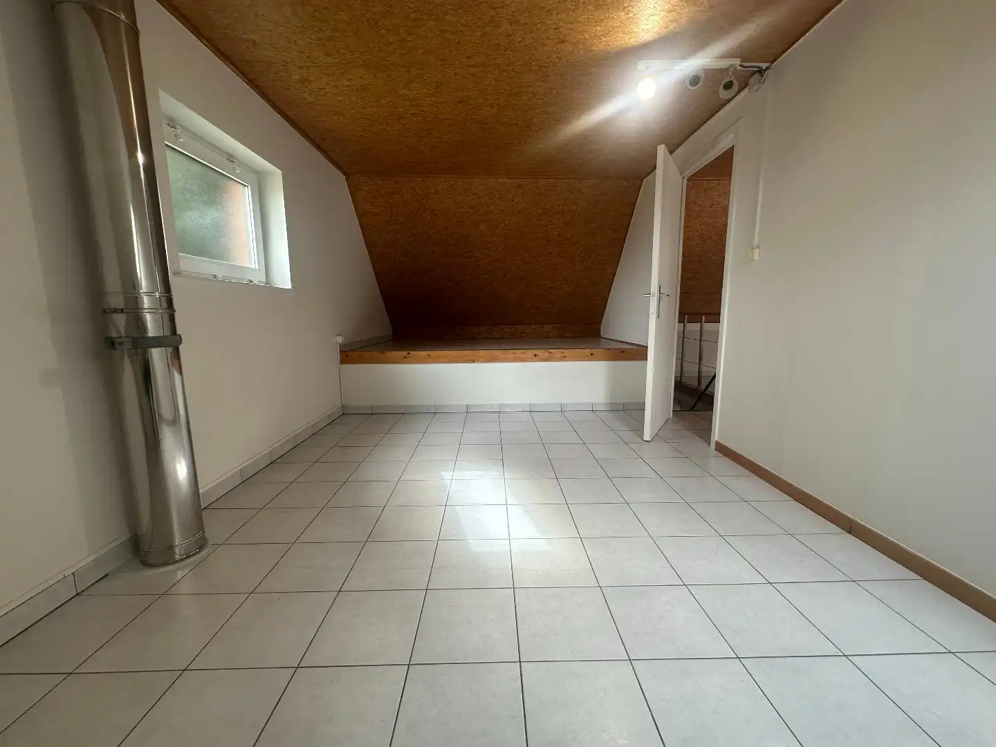 Gezellige gerenoveerde woning met 3 slpk, carport en tuintje, rustige ligging te Torhout foto 17