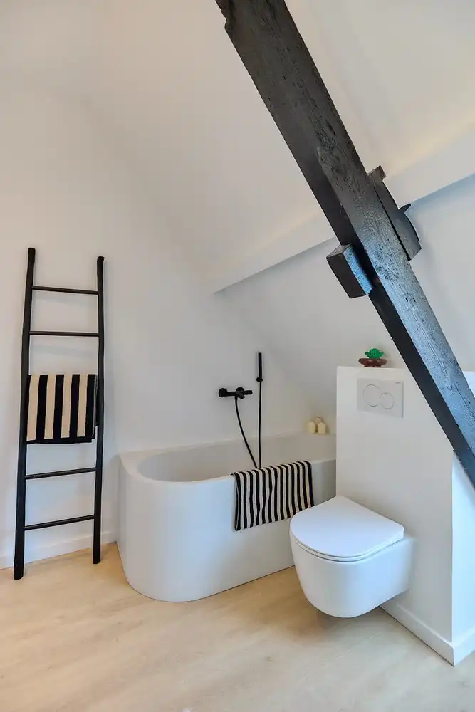Gerenoveerde halfopen woning met 3 slaapkamers, bureau, parking en tuin in Sint-Denijs-Westrem foto 17