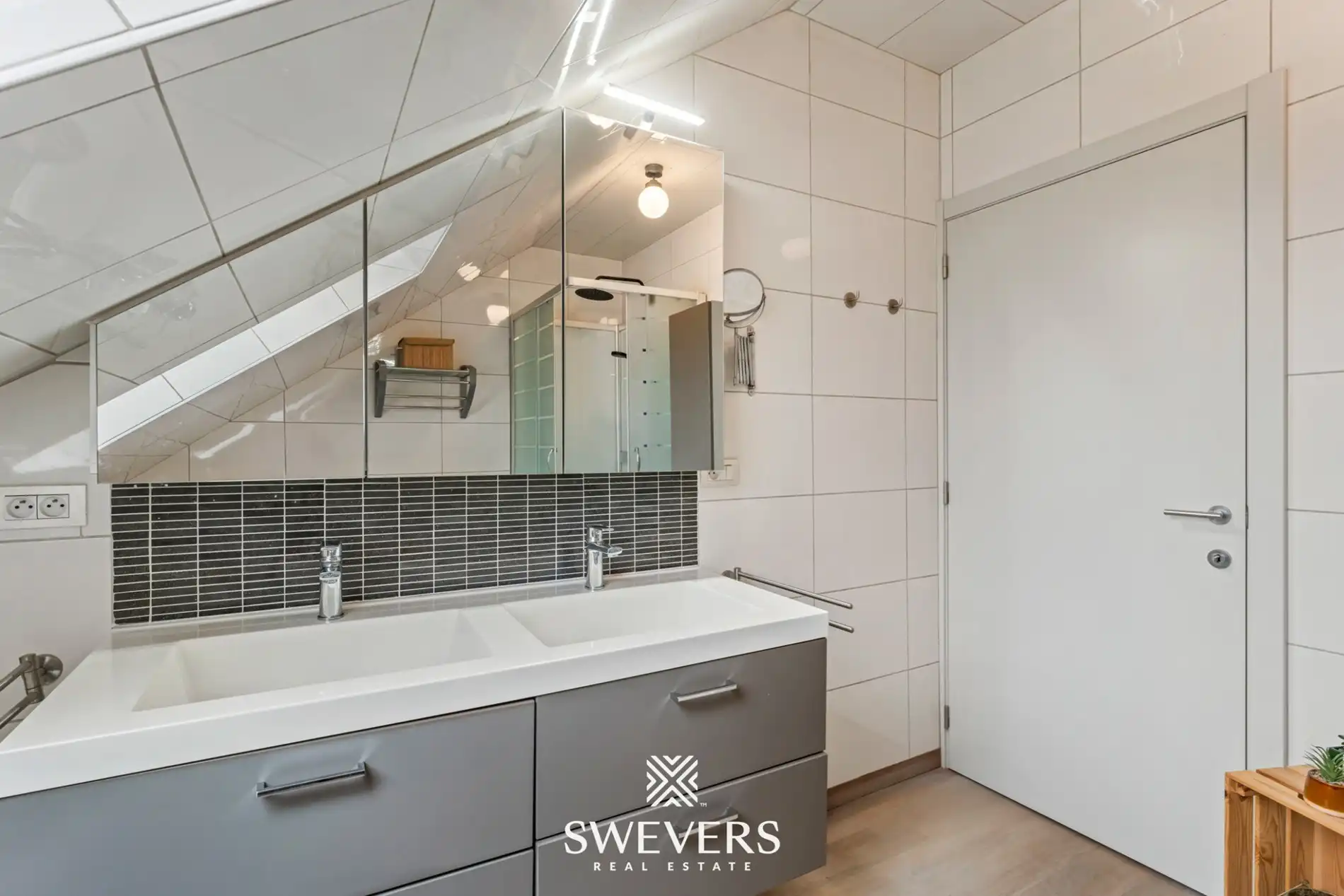 Ruim appartement met dubbele garage en groot terras vlakbij het centrum van Heusden foto 21