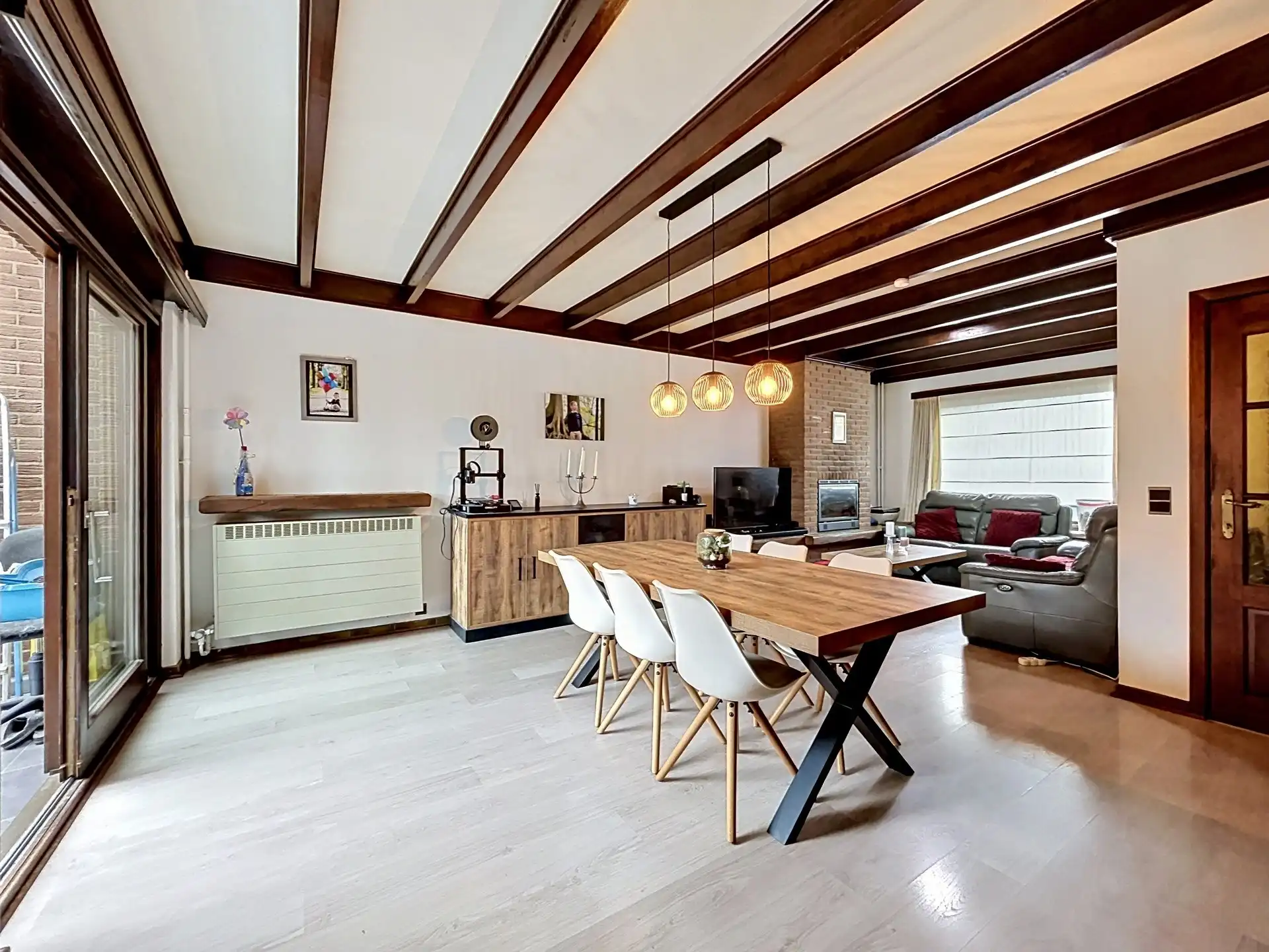 instapklare gezinswoning met 3 slaapkamers, garage en ruime tuin op toplocatie foto 3