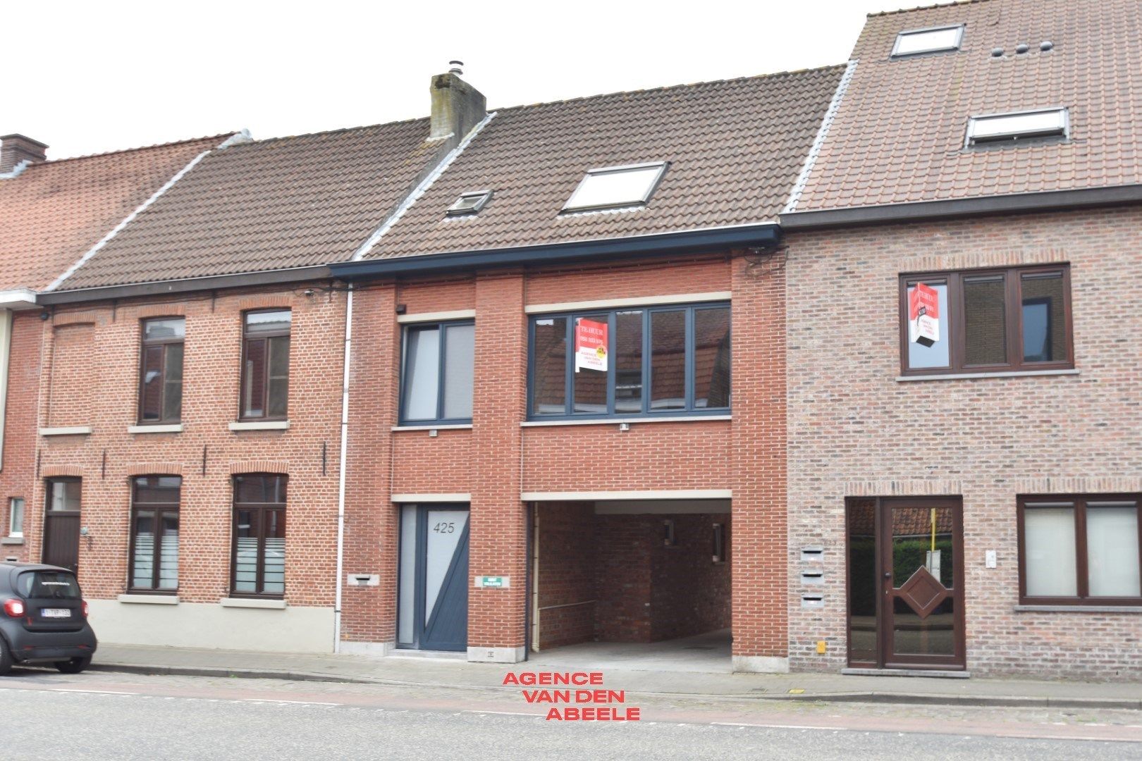 Gerenoveerde woning met garage en terras foto 2