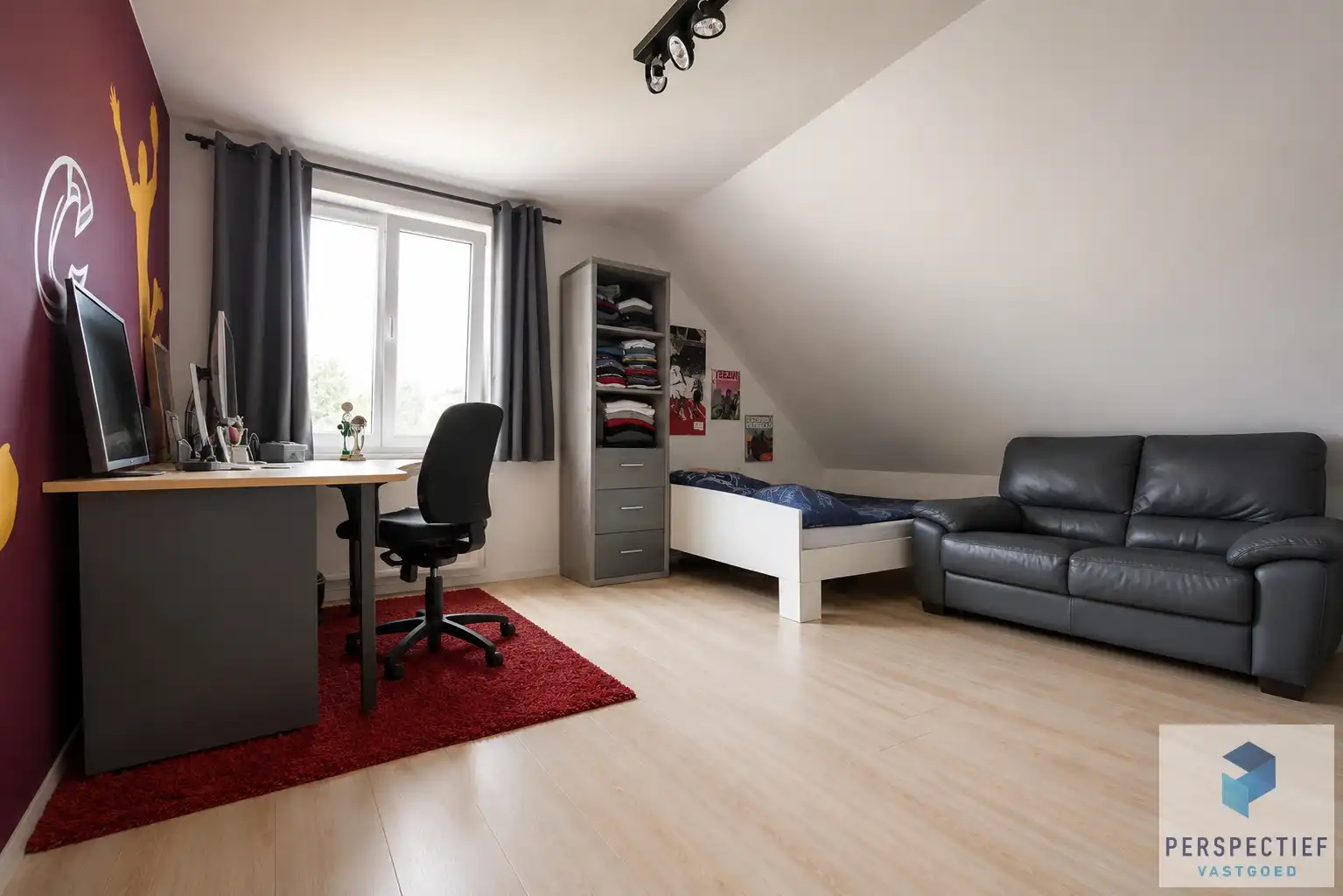 Ruime (254m²) instapklare gezinswoning met 4 slaapkamers, zwembad en poolhouse foto 23