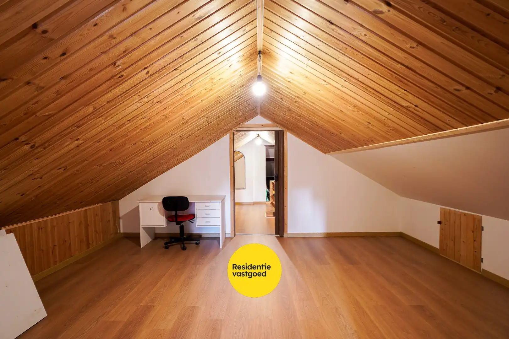 Woning met 5 slaapkamers in het centrum van Eernegem foto 22