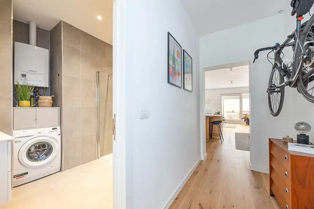 Gerenoveerd gelijkvloers appartement met terras foto 13