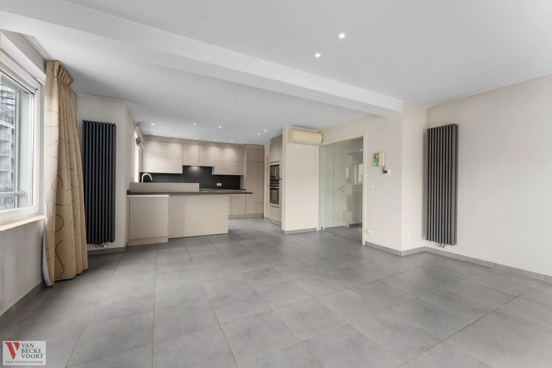 3-slaapkamer appartement met royale indeling foto 12