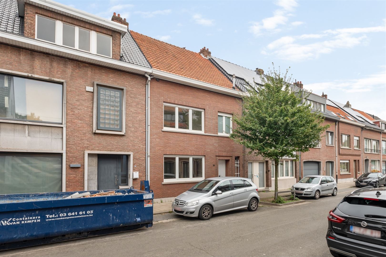 Centraal gelegen burgerwoning met 3 slaapkamers en tuin foto 1