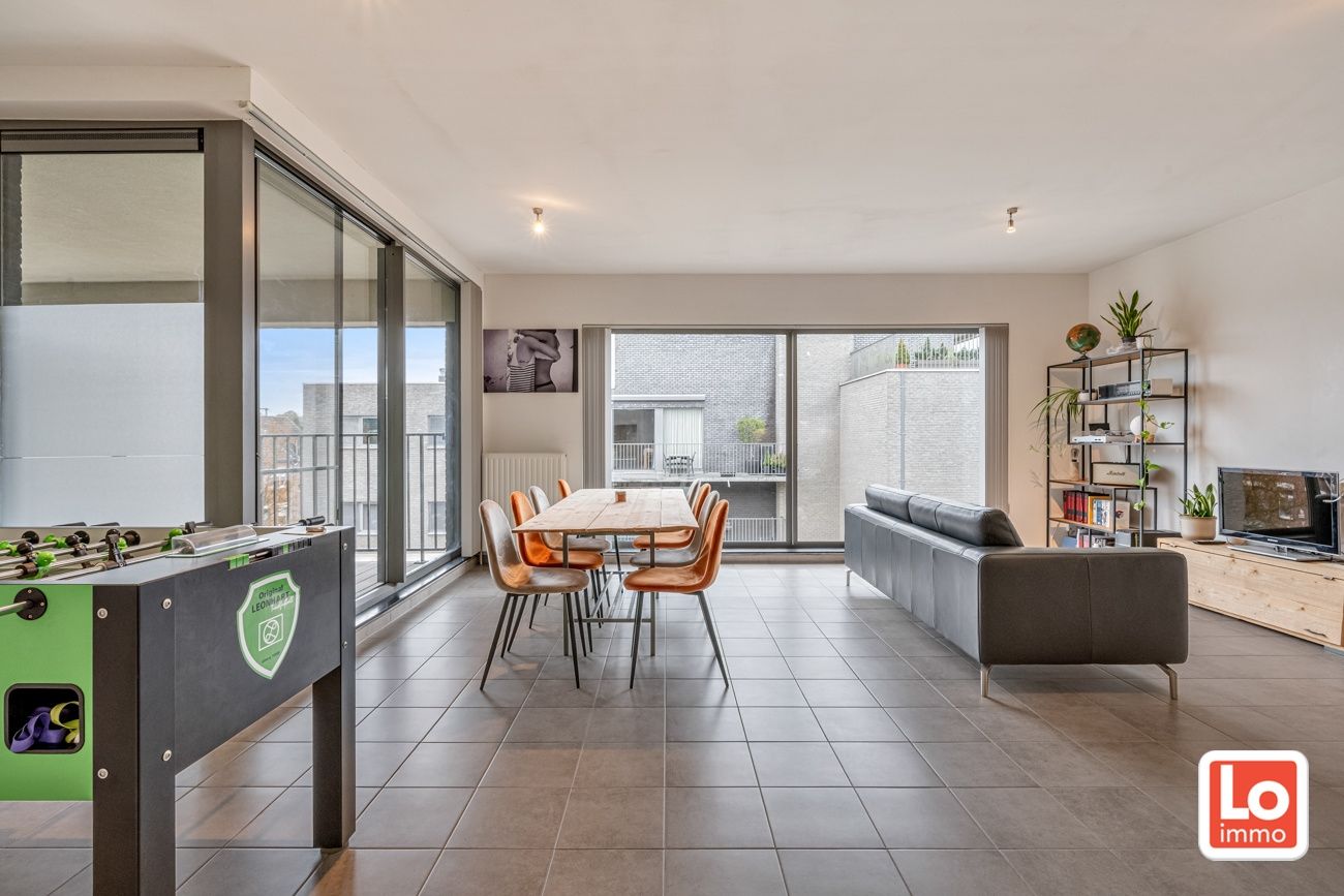 Ruim instap klaar appartement met ondergrondse autostaanplaats op een toplocatie vlakbij het centrum van Lokeren! foto 5