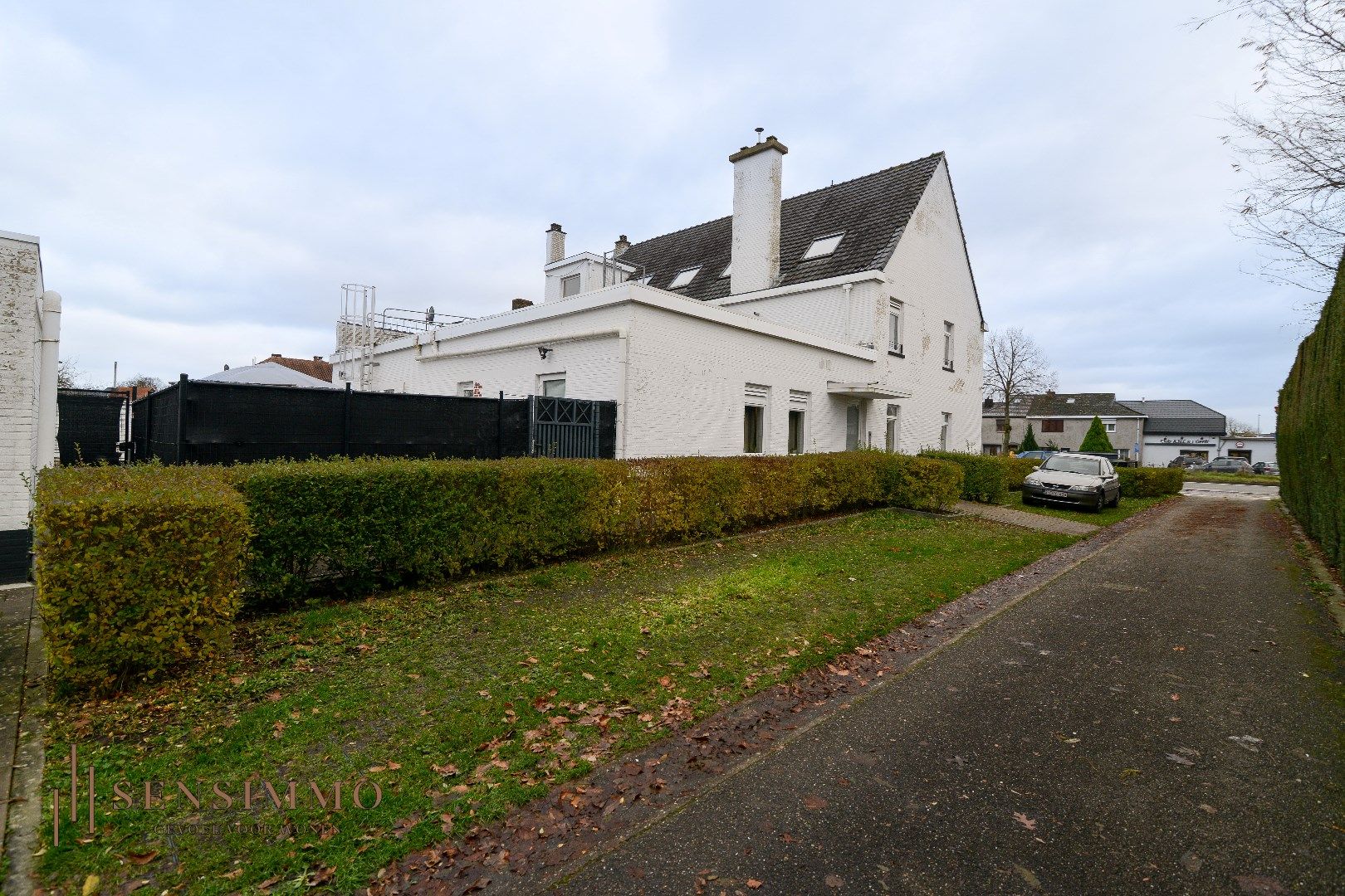 Building bestaande uit 4 appartementen en 7 kamerwoningen te Genk foto 10