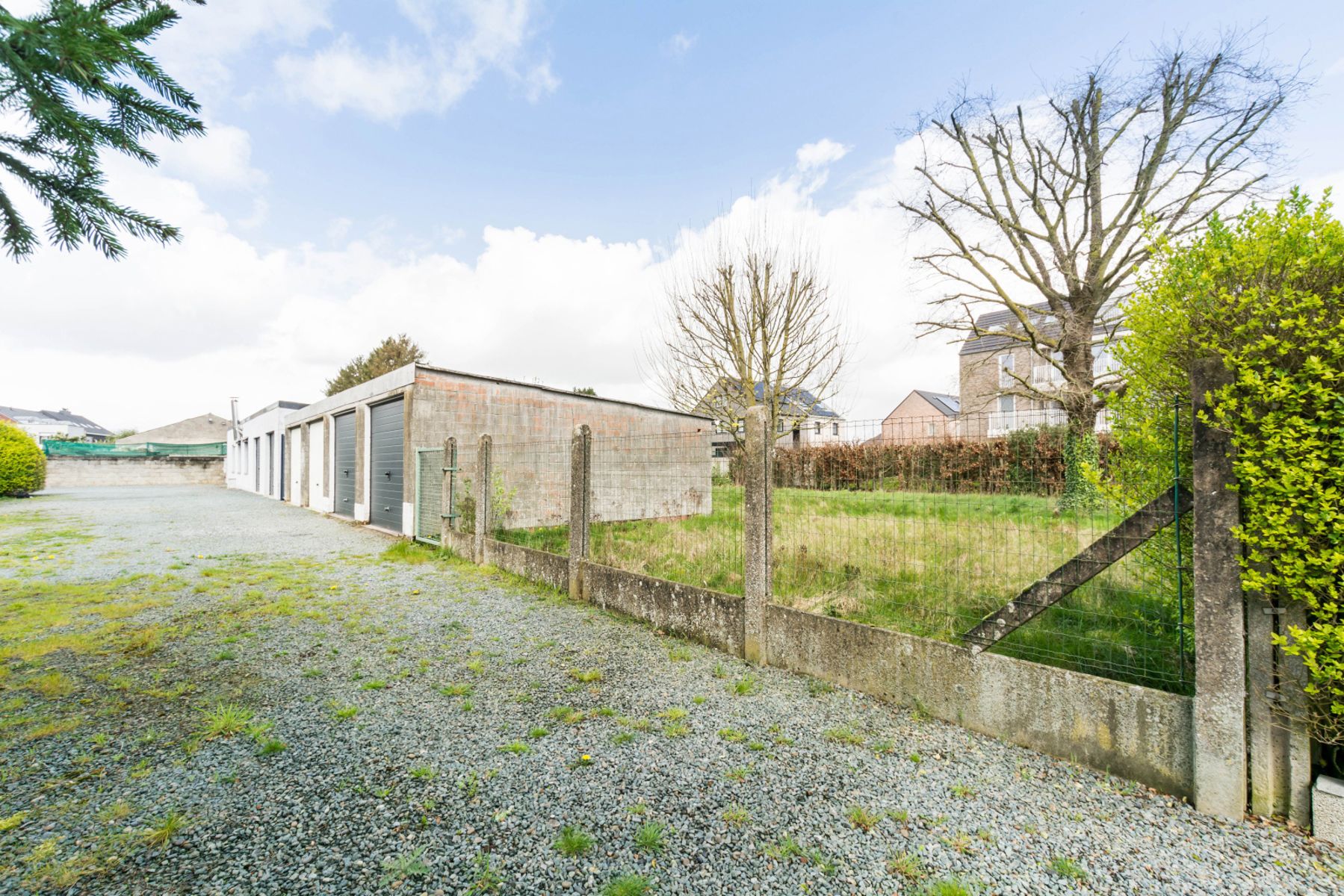 Appartement met 2 terrassen, kelder, 2 garageboxen en tuin foto 8