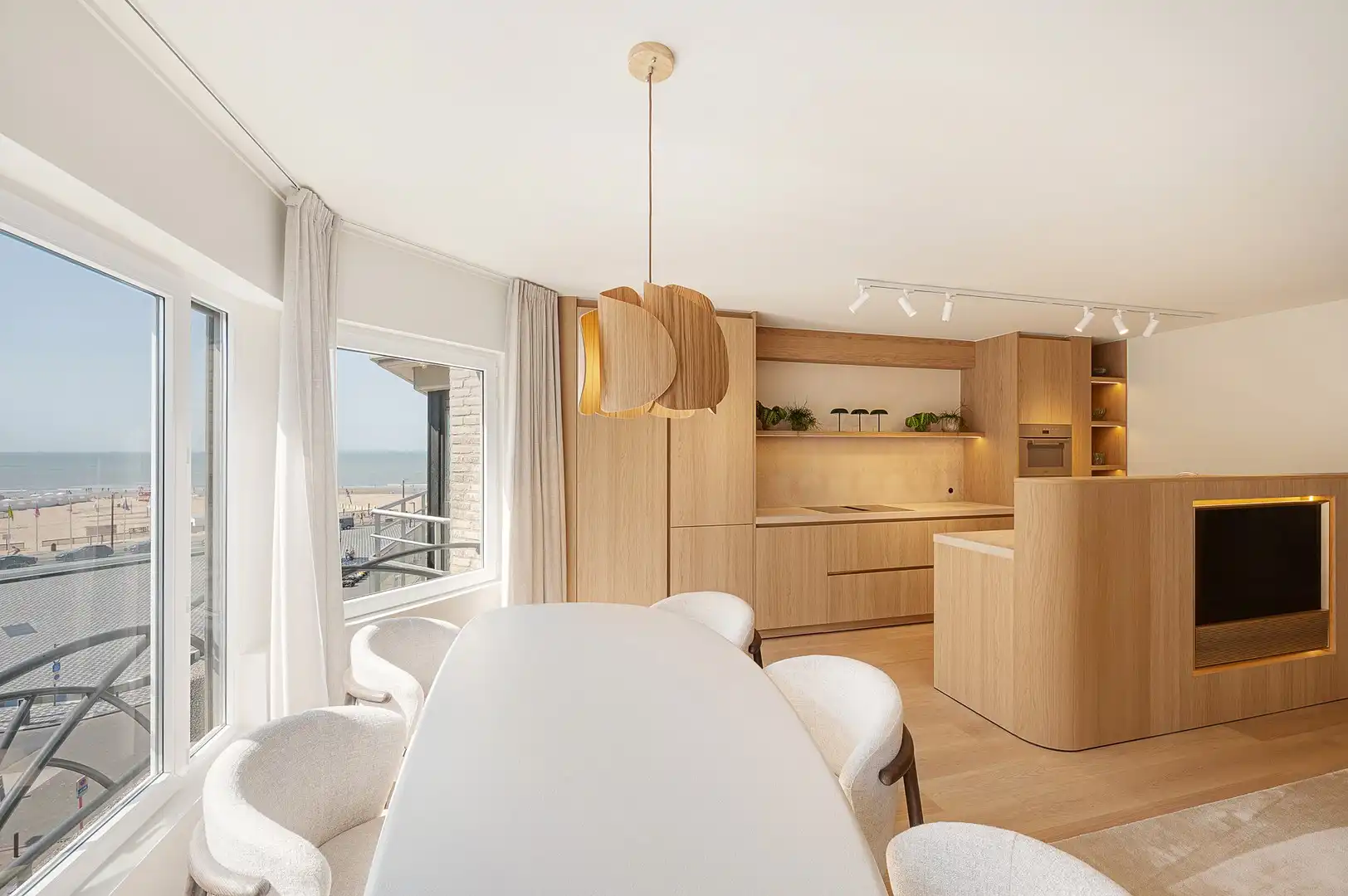 Gerenoveerd 3-slaapkamerappartement met frontaal zeezicht. foto 6