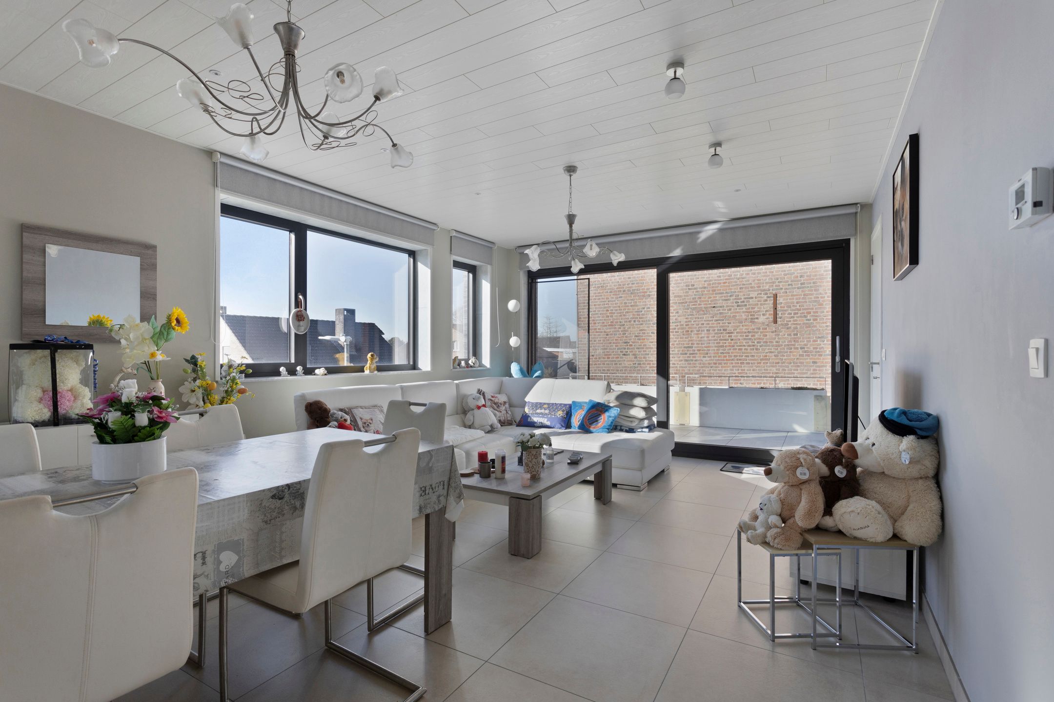 Recent appartement met 2 slpk & parking foto 3