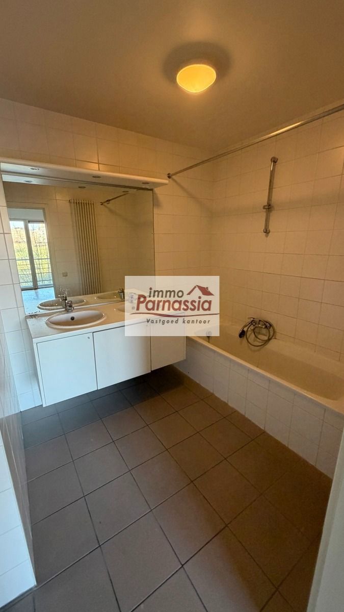 Zeer aangenaam en centraal gelegen 3 slaapkamer appartement  foto 34