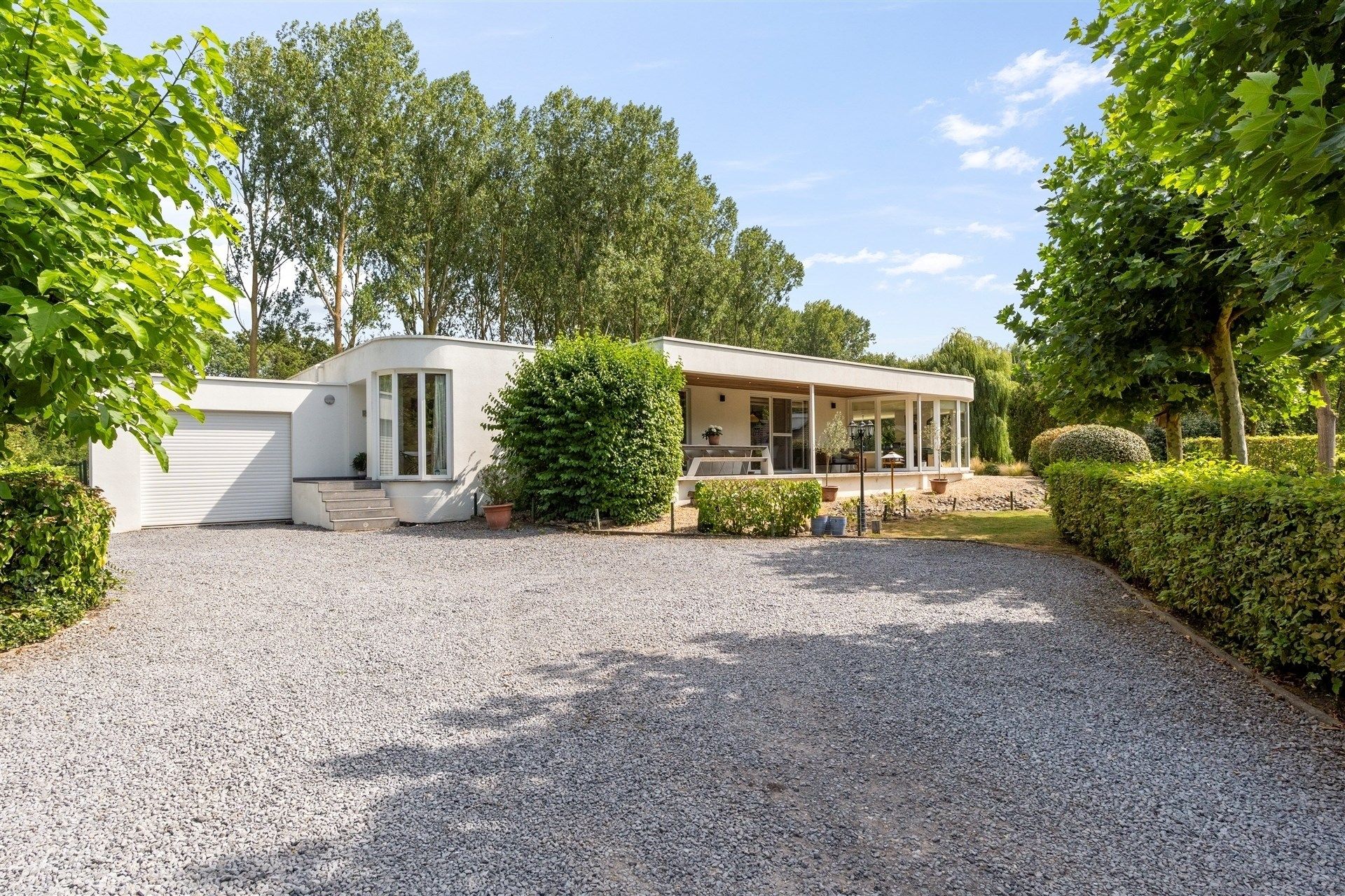 Vrijstaande woning op groot perceel foto {{pictureIndex}}