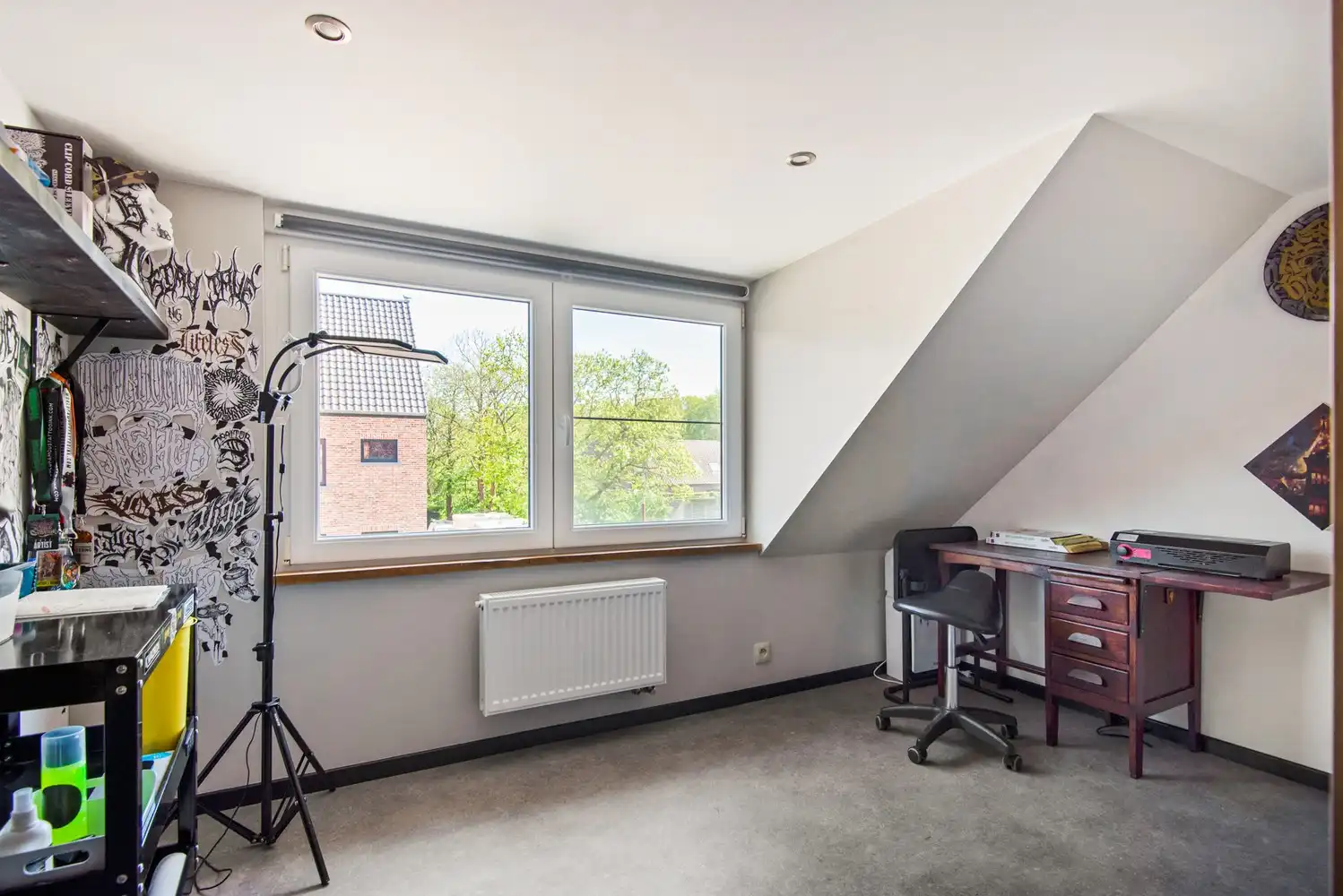 Grotendeels gerenoveerde woning op leuke locatie in Broechem! foto 9