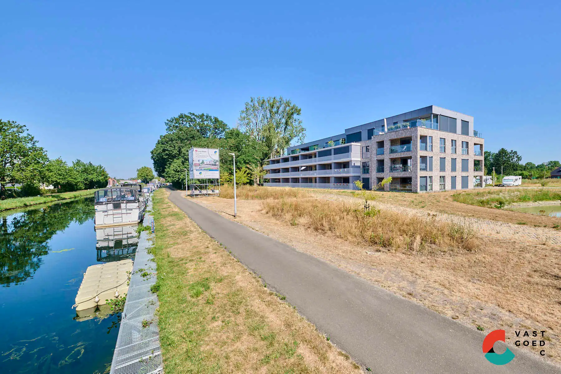Luxe en zorgeloos wonen aan het water in Leopoldsburg! foto 19