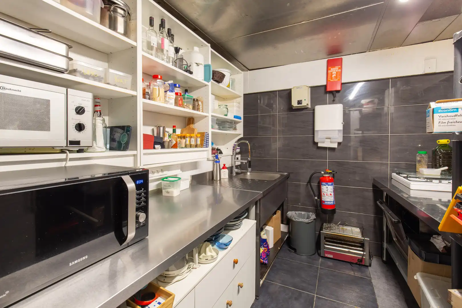 Handelspand met zuidgericht terras op goede locatie foto 5