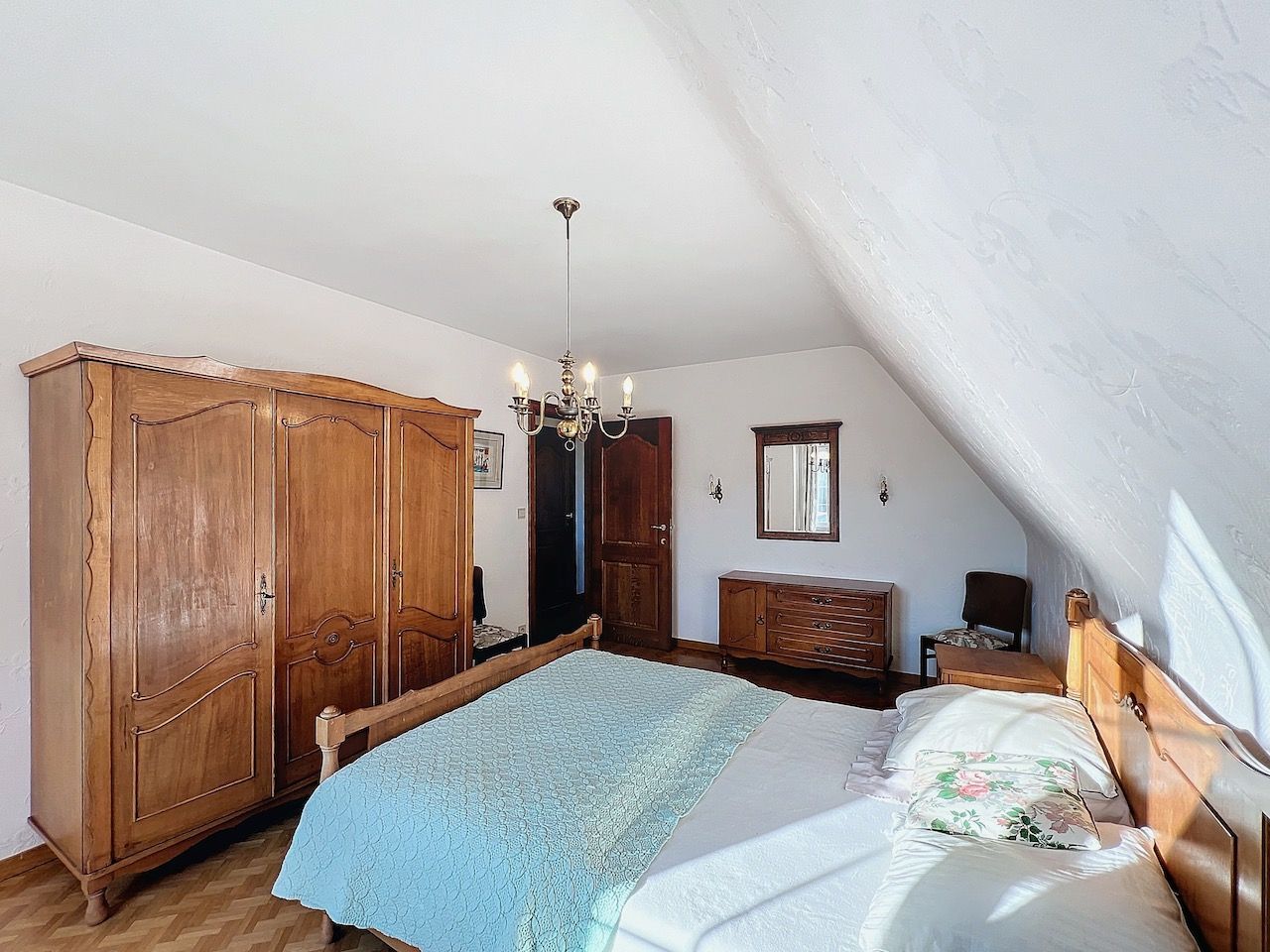 Goed onderhouden, ruime villa met prachtige tuin foto 24
