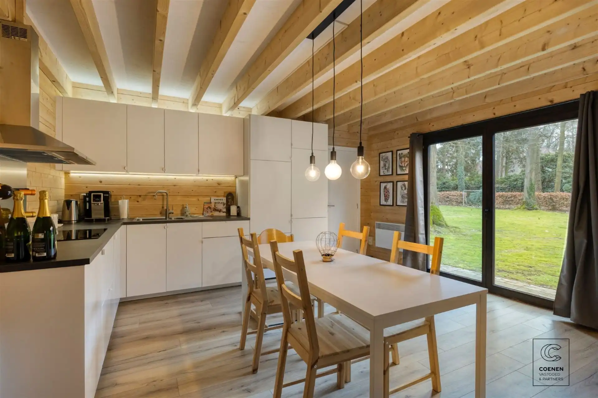 Lichtrijke en ruime villa van 338 m² met ingebouwd zwembad! foto 22