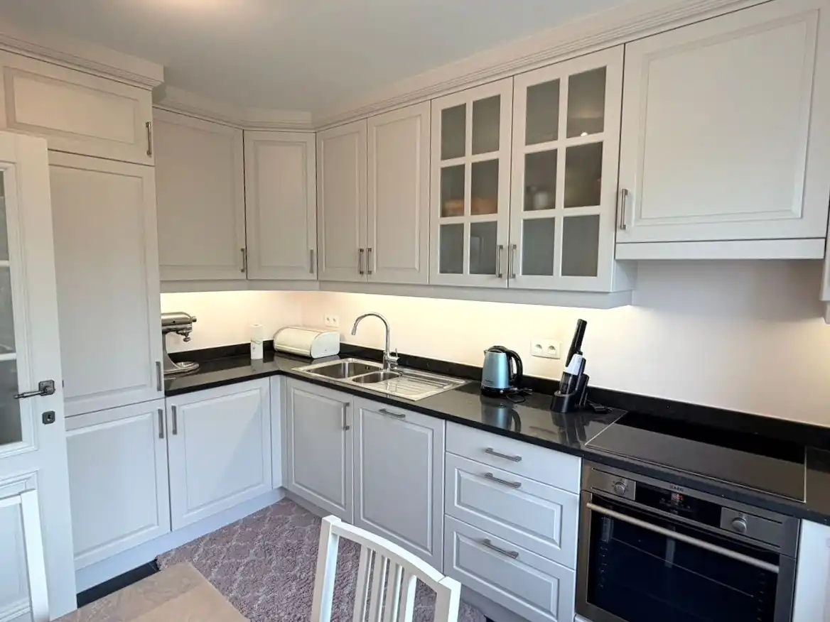 Instapklaar, prachtig gerenoveerd 2-slaapkamerappartement MET garagebox foto 6