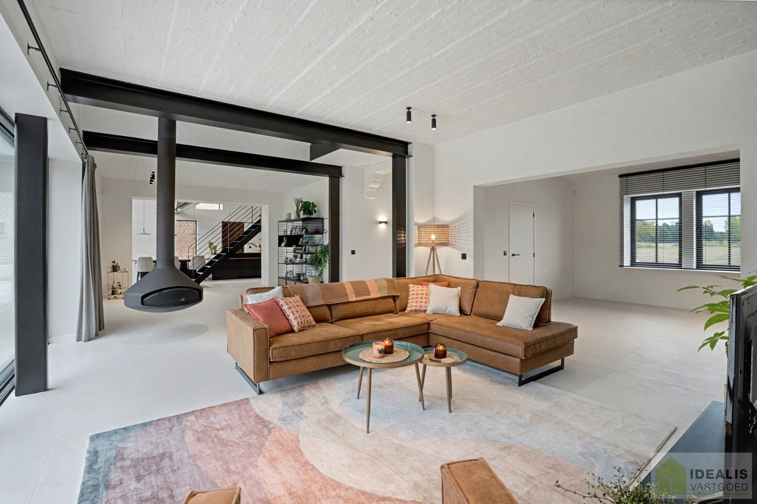 IDEALIS VASTGOED - EEN BIJZONDER HUIS, EEN BIJZONDERE LOCATIE, EEN UNIEKE KANS OM TE WONEN IN EEN AUTHENTIEK LANDHUIS MET EEN PRACHTIGE INRICHTING EN EEN HOOGWAARDDIGE AFWERKINGSGRAAD! foto 13