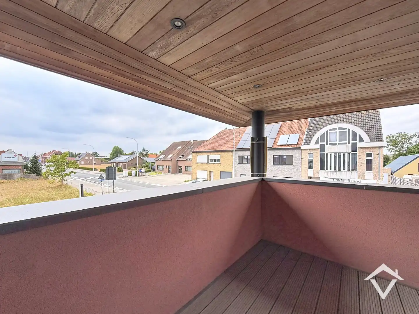 Instapklaar appartement met 2 slaapkamers, 2 terrassen, garage en tuin te Roeselare. foto 18
