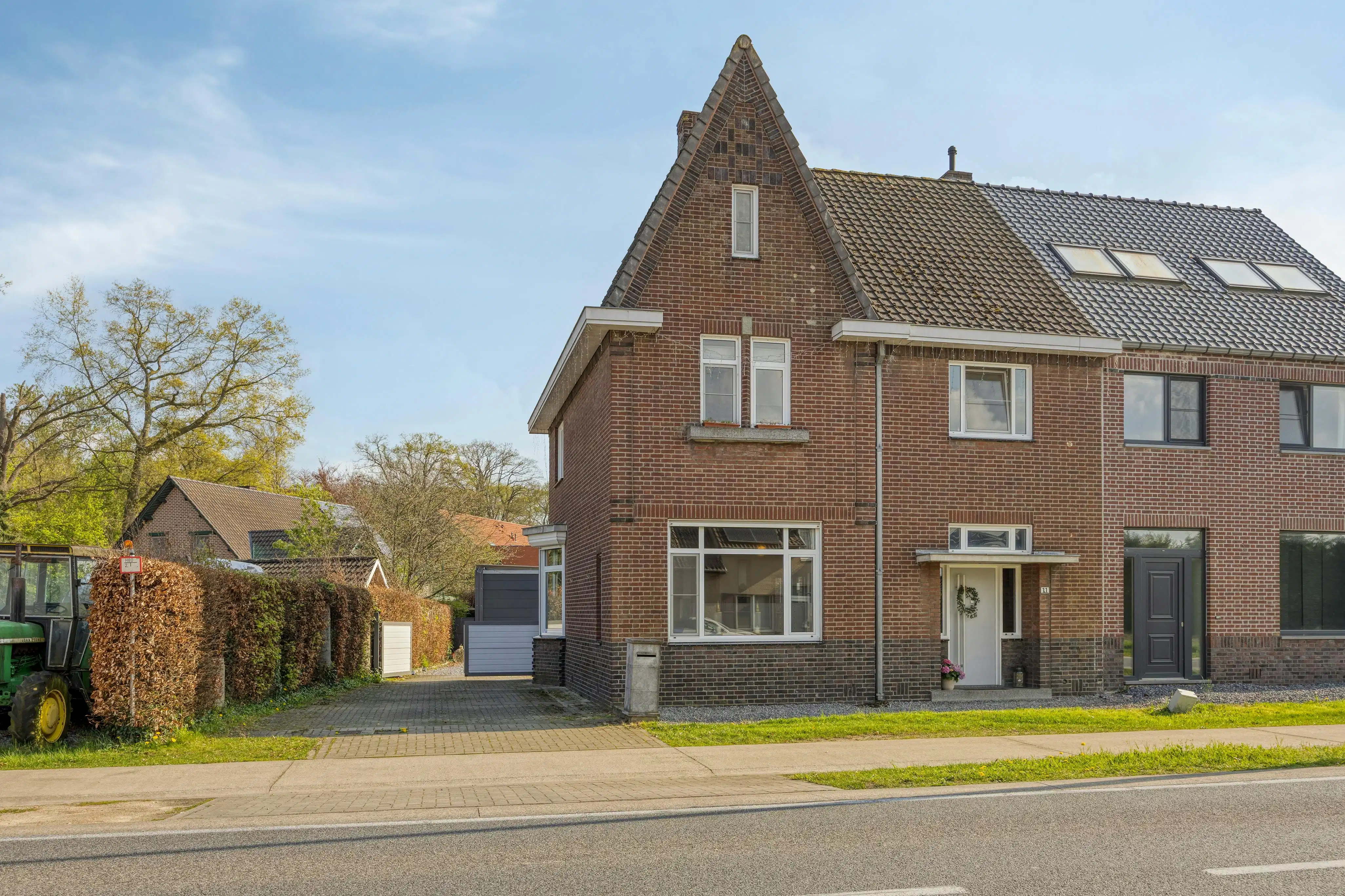 Gezellige, ruime gezinswoning te koop met 4 slaapkamers in Kessenich foto 2