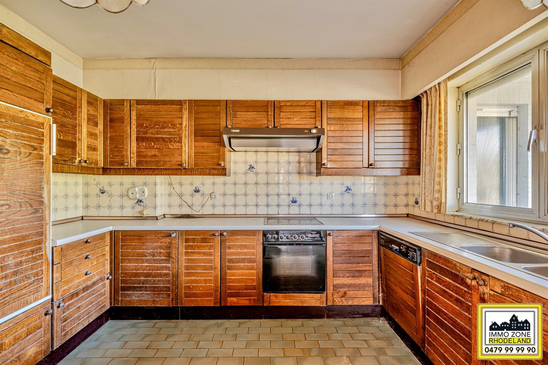 Statige te renoveren notaris woning op groot perceel foto 10
