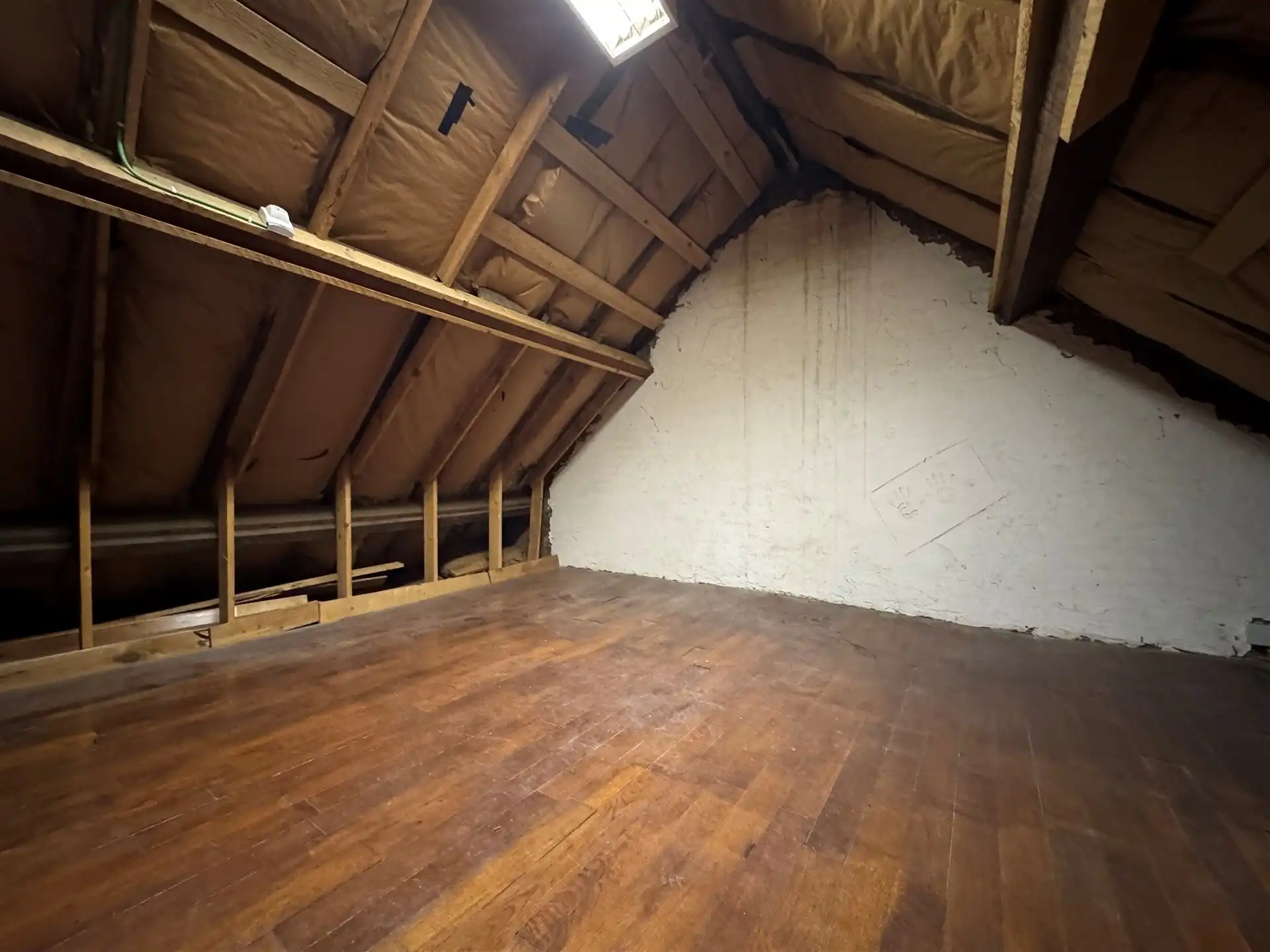 Knusse rijwoning op centrale ligging. foto 22
