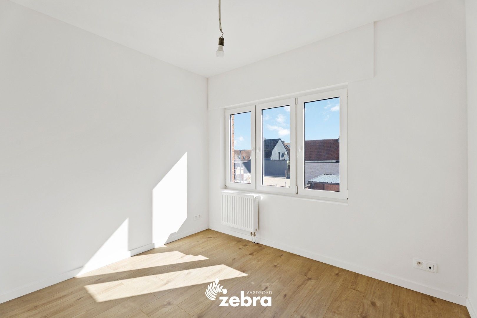 Volledig gerenoveerde woning met drie slaapkamers te Meulebeke! foto 14