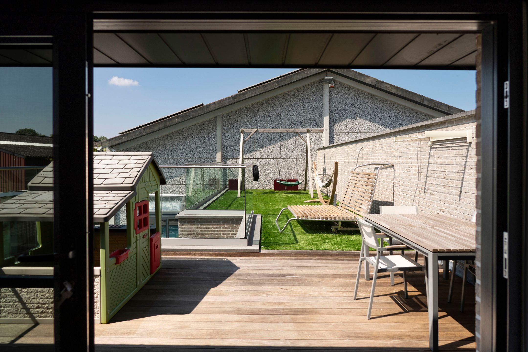 Uniek Bedrijfsgebouw & Luxe Villa In Beveren Te Koop foto 12