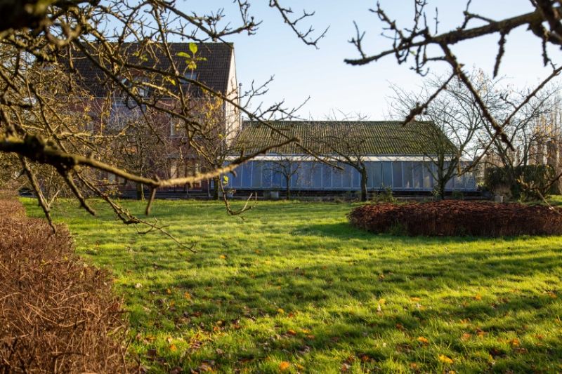 Kortemark: Een exclusief gelegen landgoed te midden van uitgestrekte landerijen op 4 hectare, met bijgebouwen en weideland. Een potentieel paradijs voor paardenliefhebbers of een toeristische onderneming. Een unieke kans! foto 22