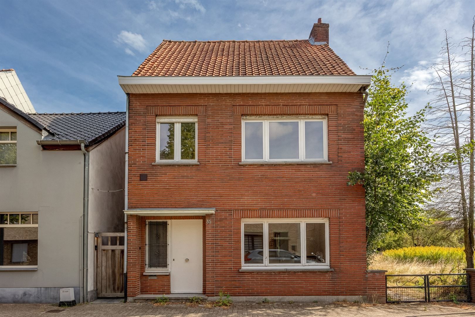 Hoofdfoto van de publicatie: Halfopen woning in kindvriendelijke straat