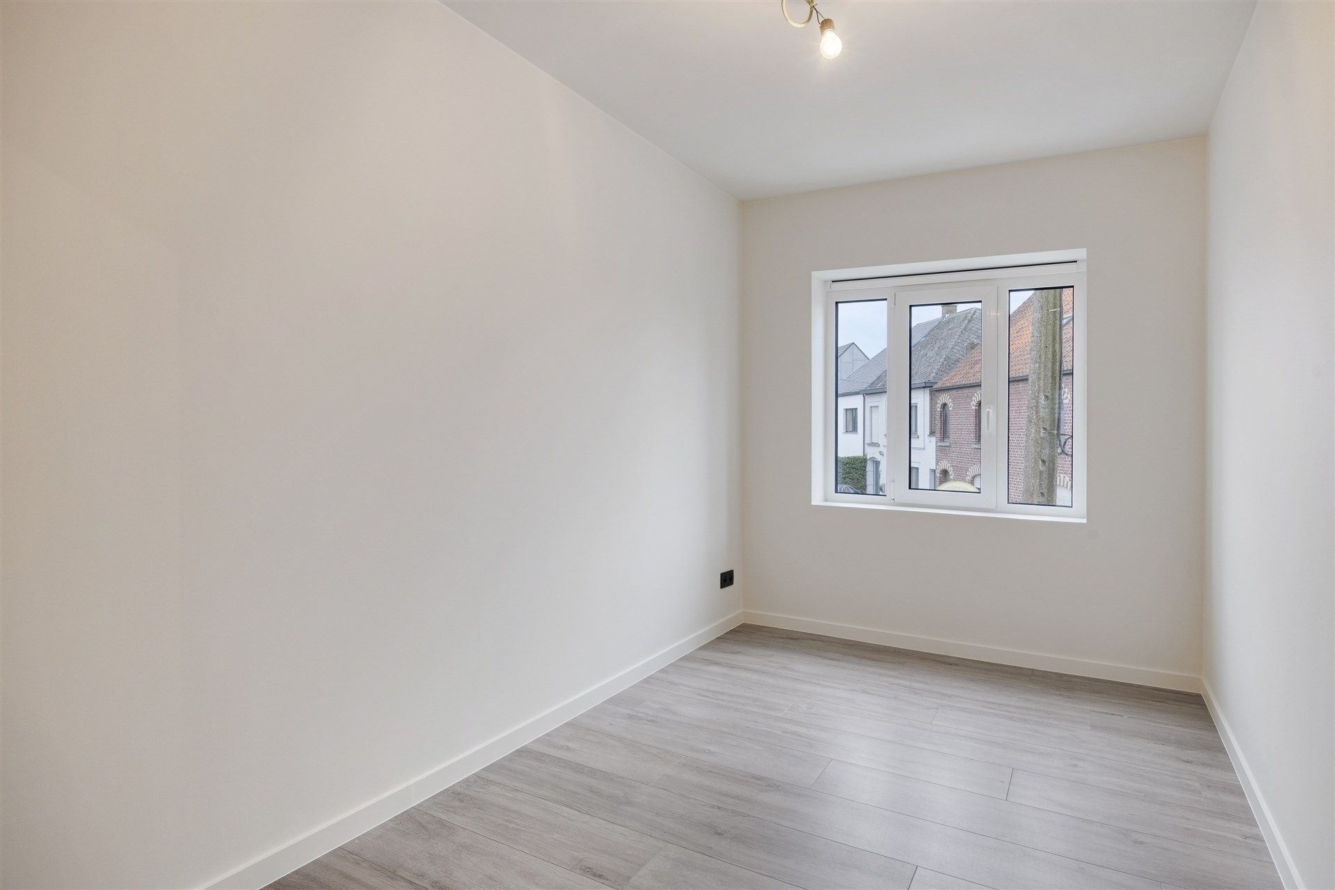 Moderne woning met 4 slaapkamers te Sint-Lievens-Houtem foto 19