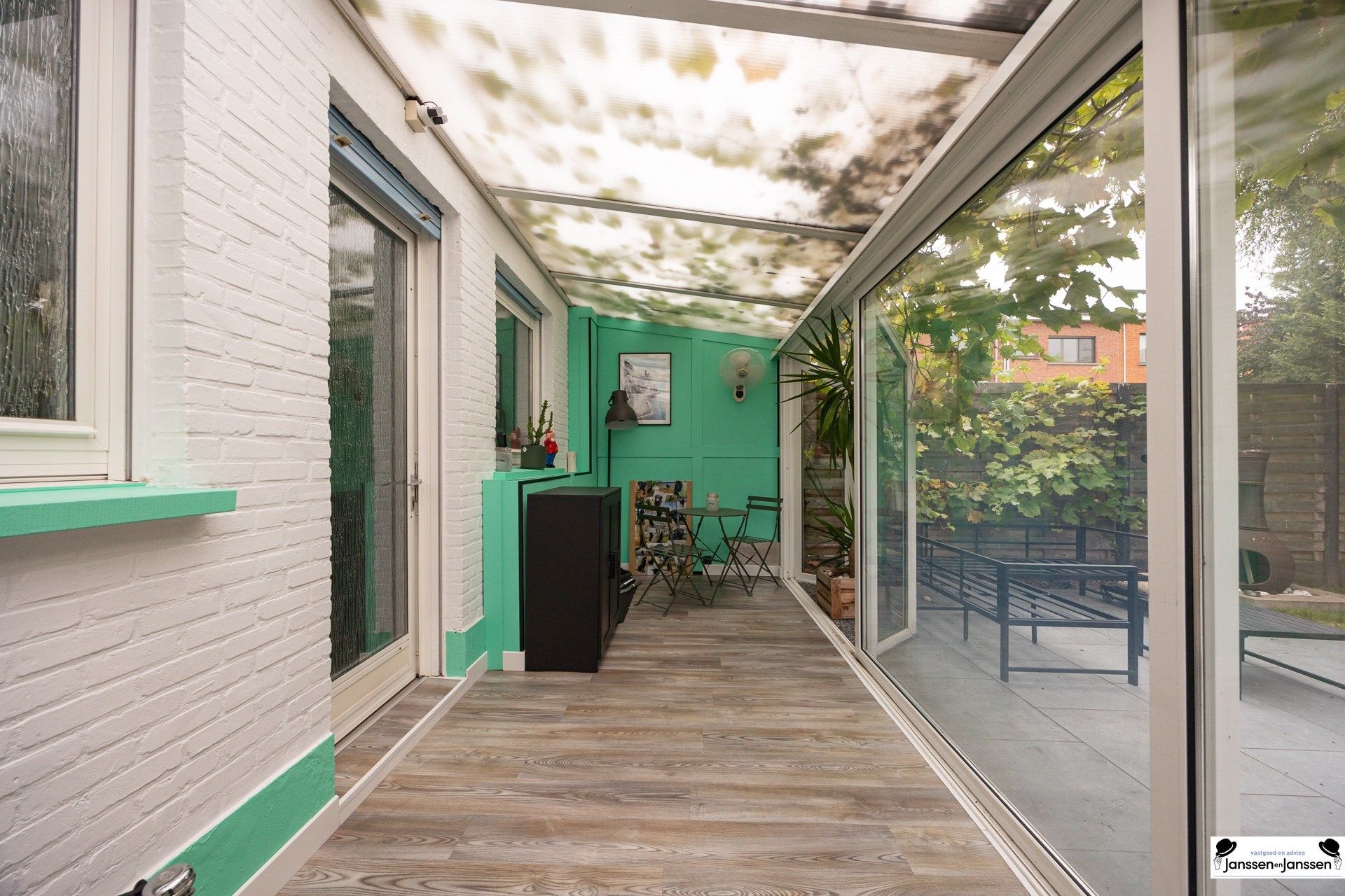 Prachtig gerenoveerde woning met 3 slaapkamers en uitzicht op groen foto 18