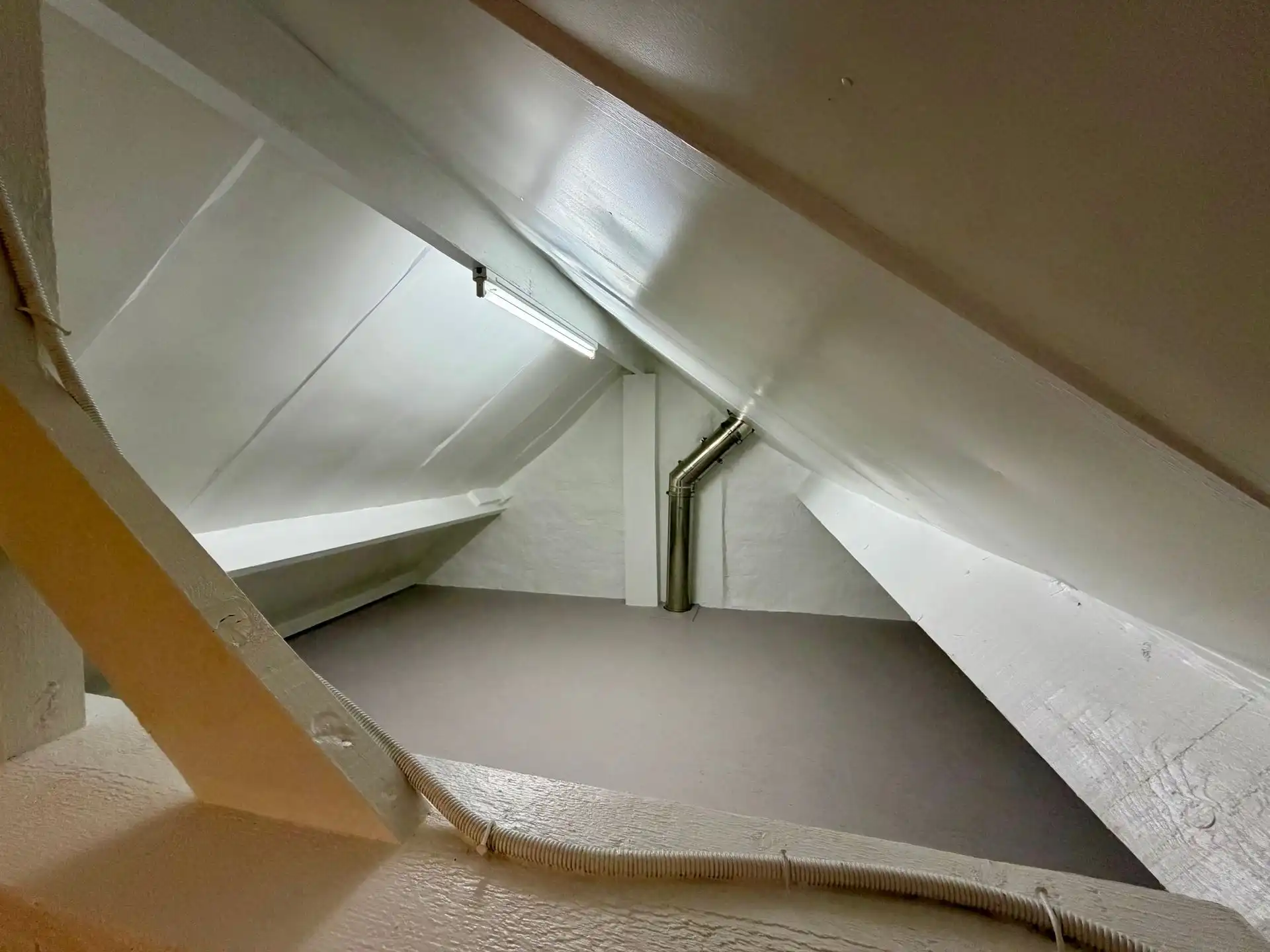Charmante gezinswoning met 3 slaapkamers, afgewerkte zolder, garage en een unieke ligging. foto 21