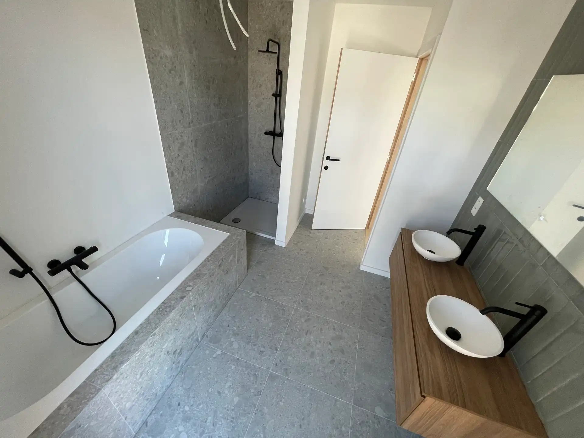 Recent appartement met 1 slaapkamer en groot terras foto 3