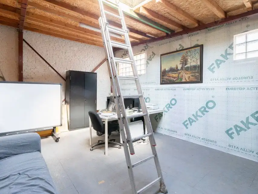 Opbrengsteigendom met ruim magazijn en appartement. foto 9