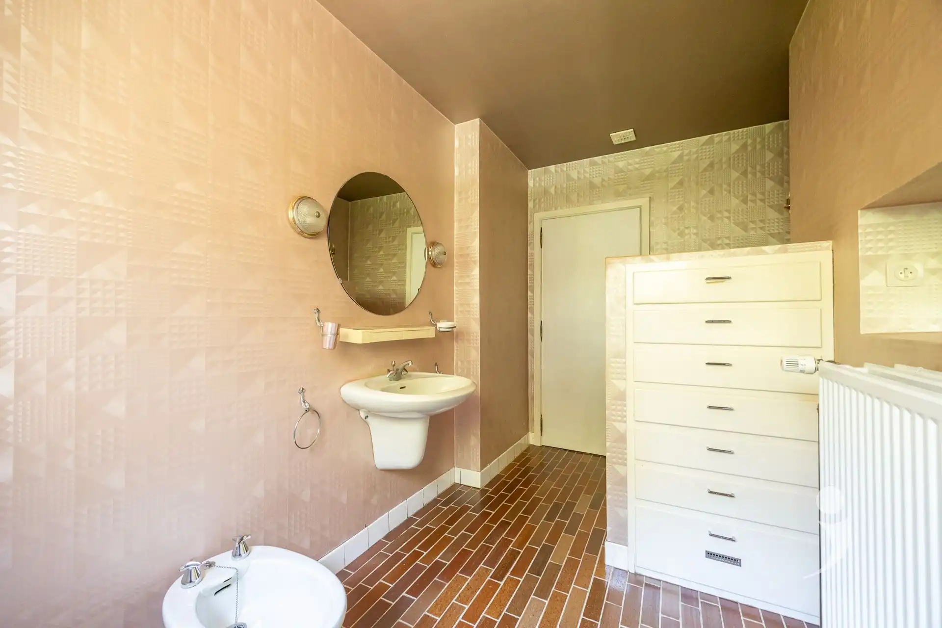 Ruime te renoveren woning!  foto 22