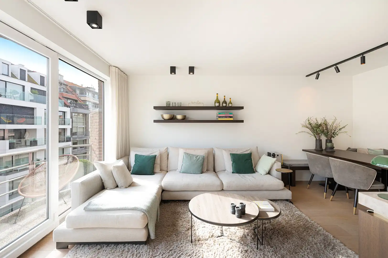 Luxueus gerenoveerd 3-slaapkamerappartement nabij zee. foto 7