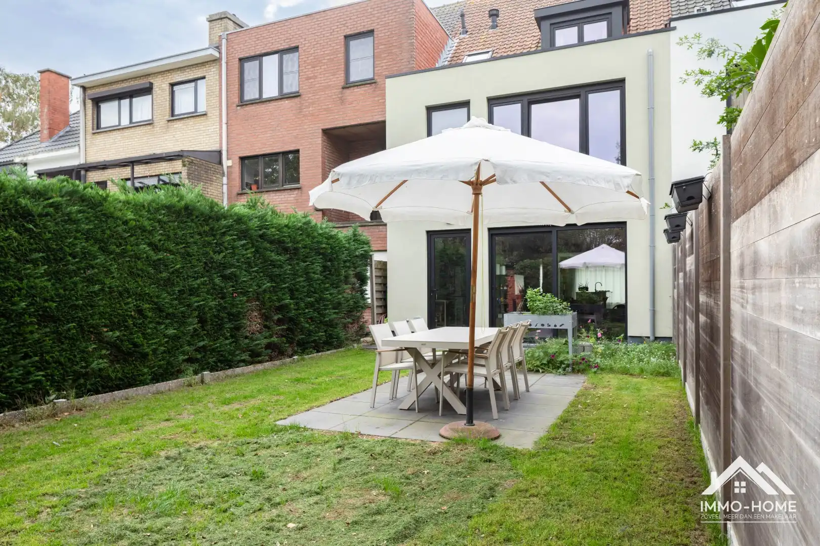 Prachtige gerenoveerde woning op een topligging in Sint-Amandsberg! foto 3