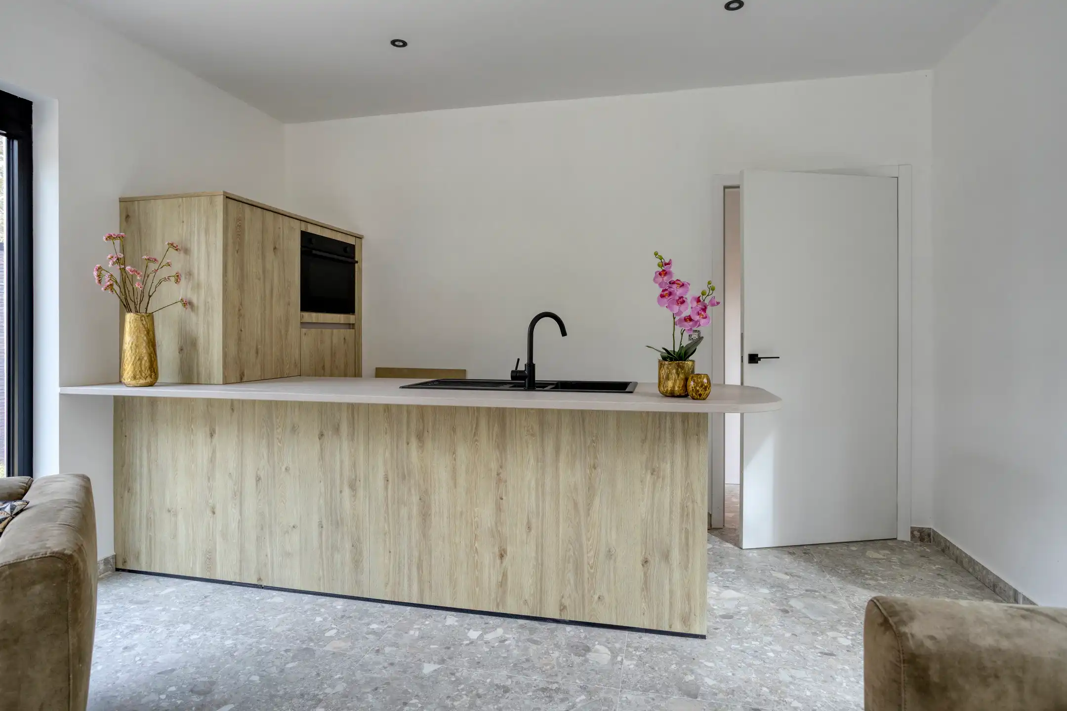 Riante villa met bijgebouw en aangrenzende bouwgrond op uniek perceel  foto 31