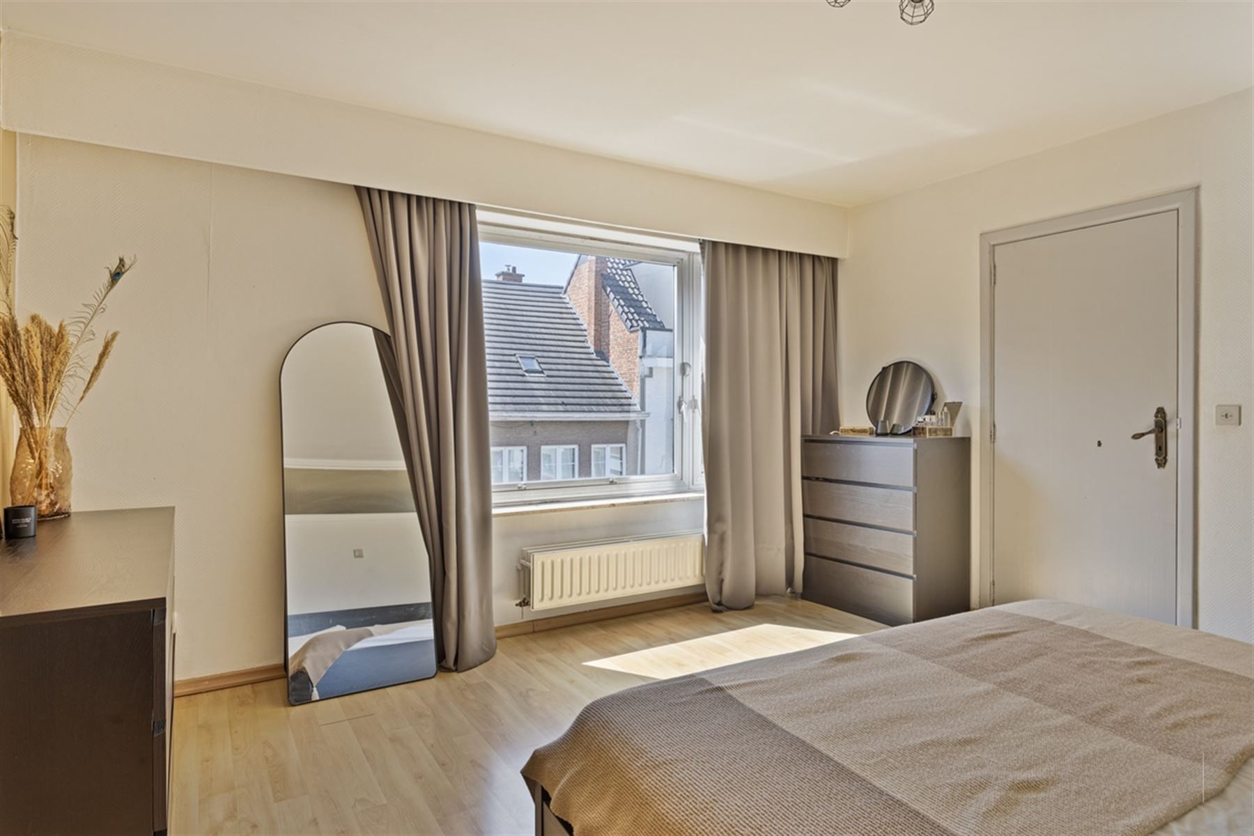 Centraal gelegen appartement (125 m²) met twee slaapkamers foto {{pictureIndex}}