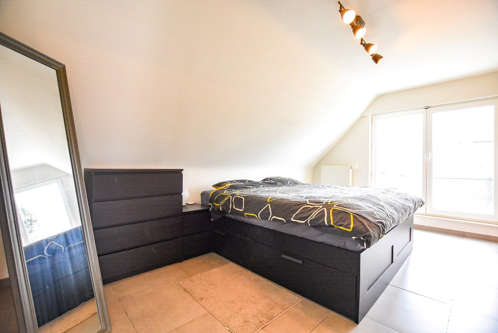 Ruime en lichtrijke villa te rustige woonwijk. foto 12