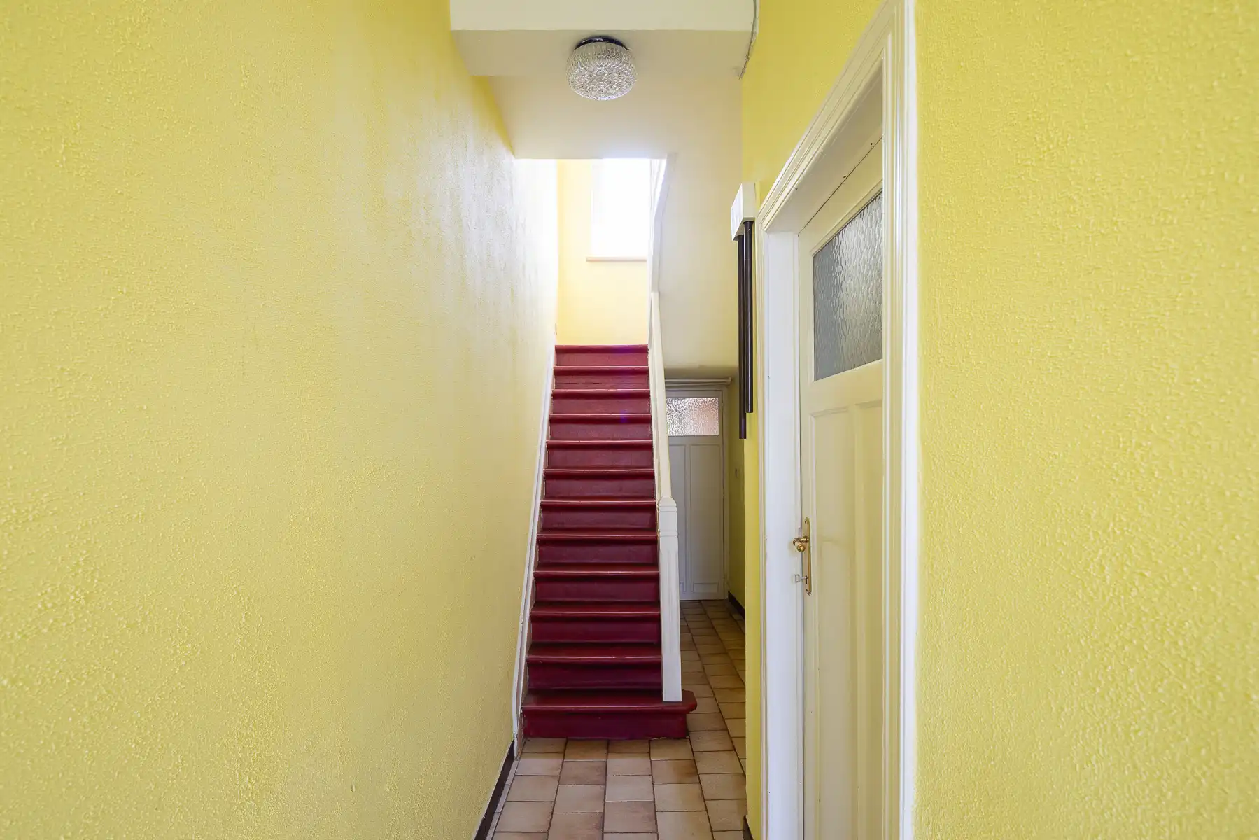 Te renoveren woning met potentieel in Drogenbos foto 2