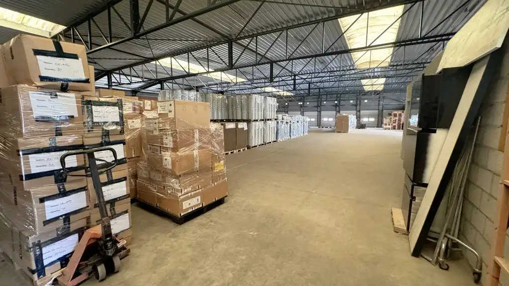Loods met kantoor te huur nabij E313 in Wommelgem foto 9