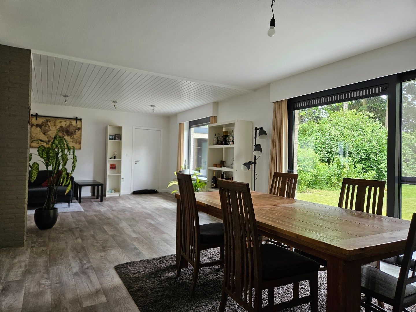 Gelijkvloerse woning met 3 slaapkamers, rustig gelegen nabij het centrum van Mol! foto 3