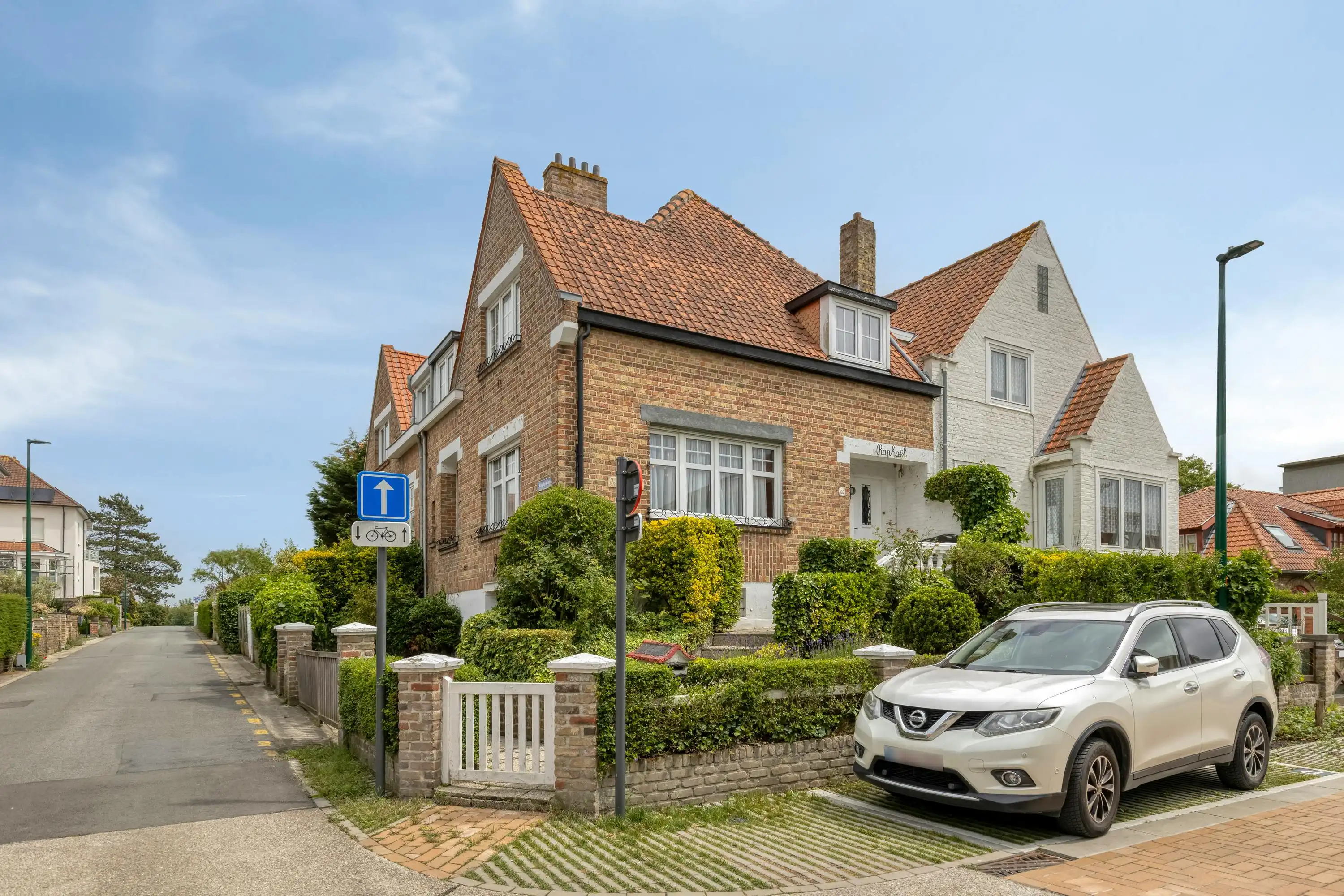 Charmante te renoveren woning met garage in centrum De Panne foto 20