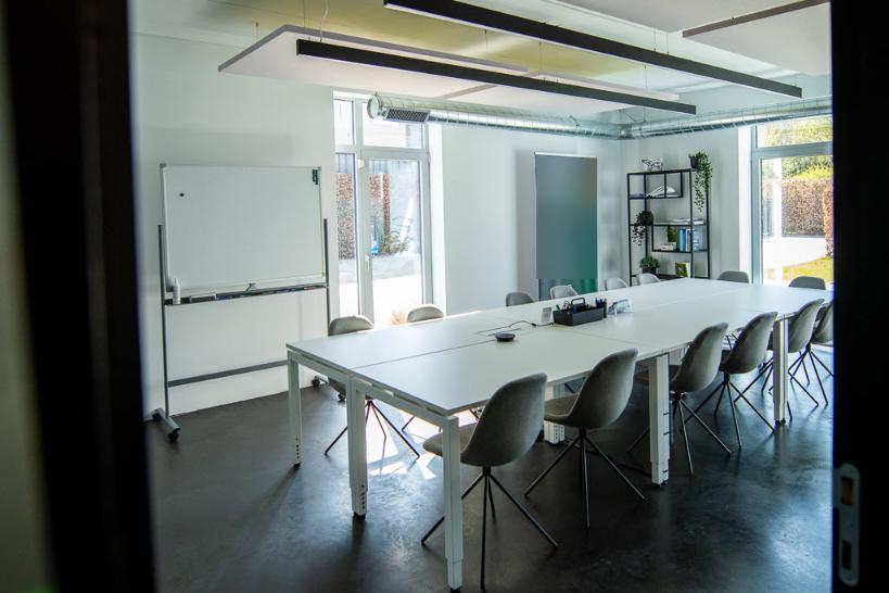 LUXE BEMEUBELDE KANTOREN MET PARKING foto 22