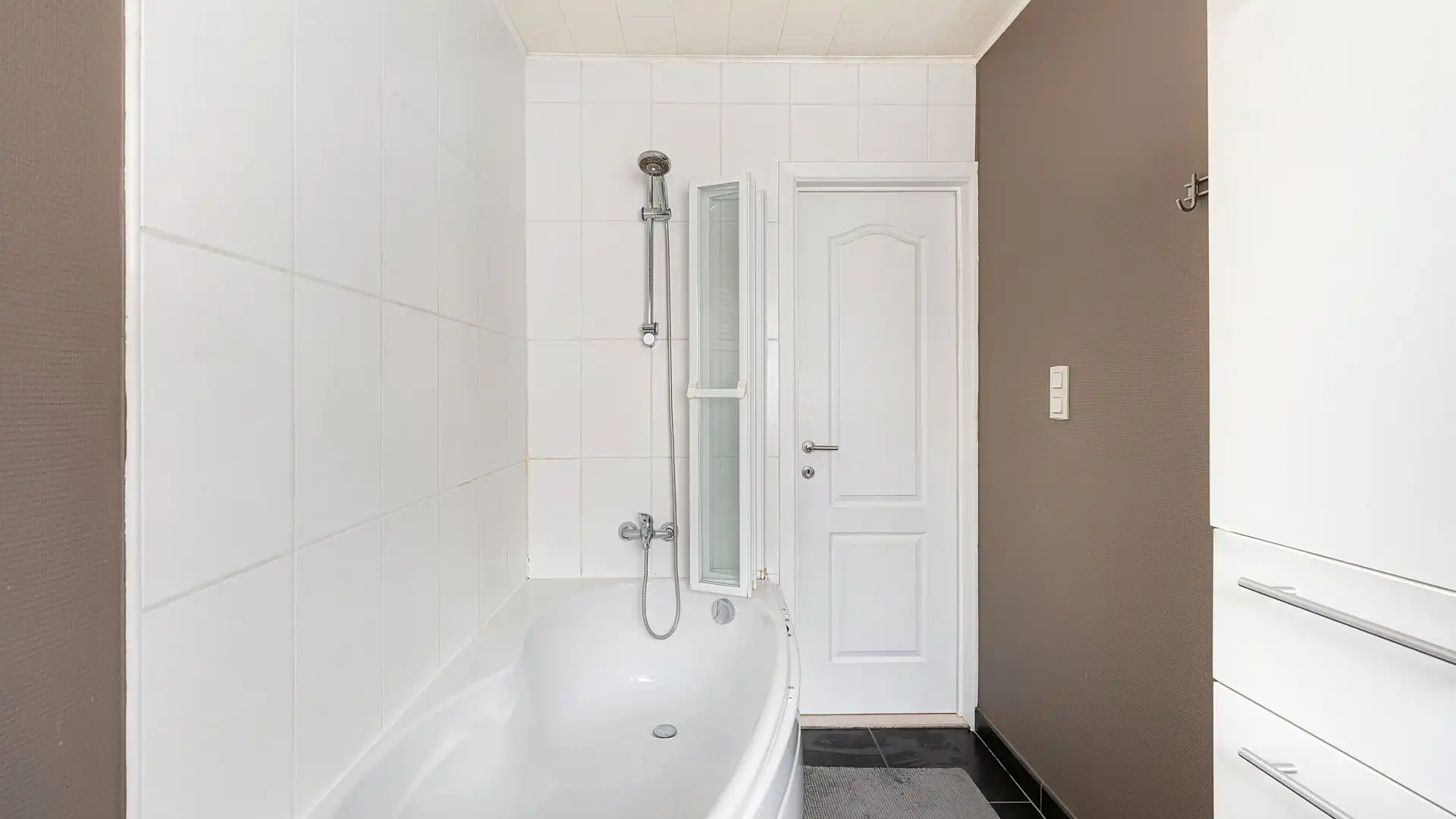 Instapklare woning met zonnige tuin in het centrum van Heist foto 22